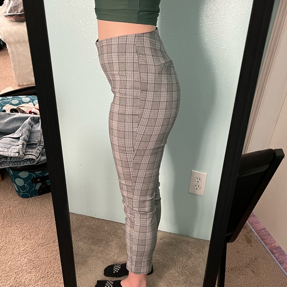 Stretchy, Cropped, Plaid Pants !